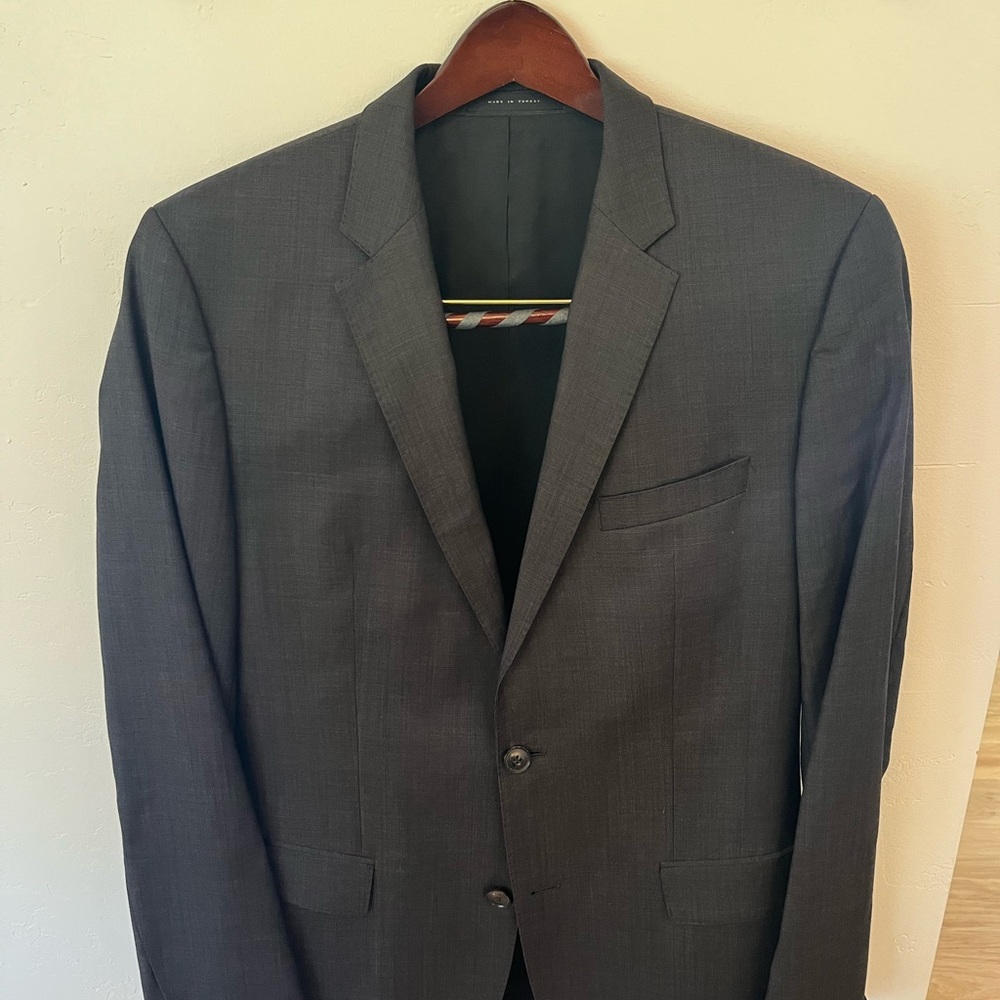 Hugo Boss Men’s Charcoal Suit 42L